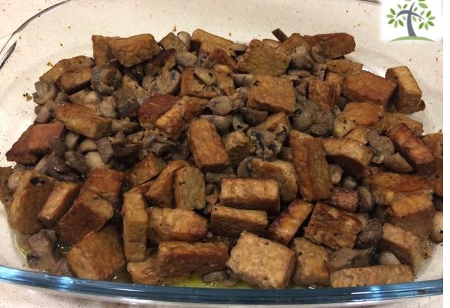 Tempe con champiñones al ajillo